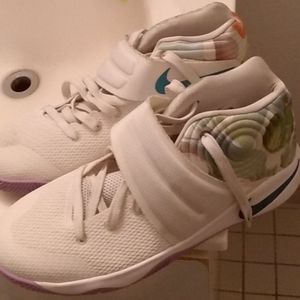 Kyrie 2s